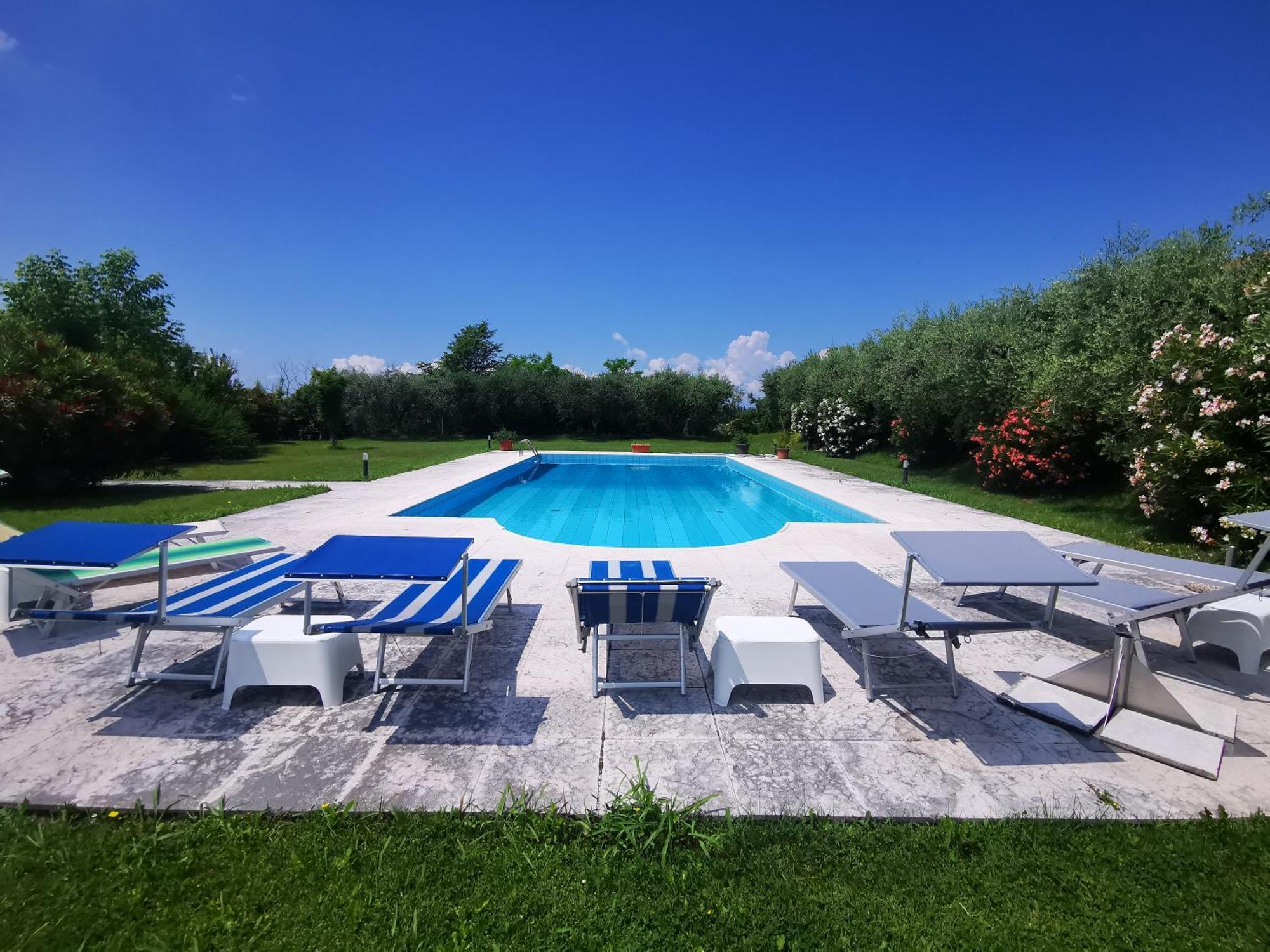 Casa Ghirlanda Con Piscina E Campo Da Tennis Lazise Eksteriør bilde