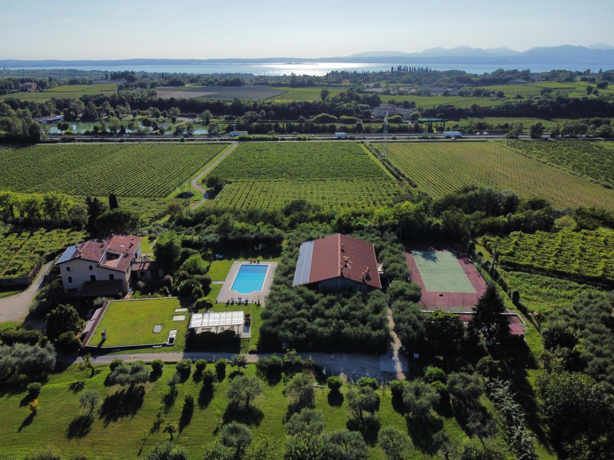 Casa Ghirlanda Con Piscina E Campo Da Tennis Lazise Eksteriør bilde