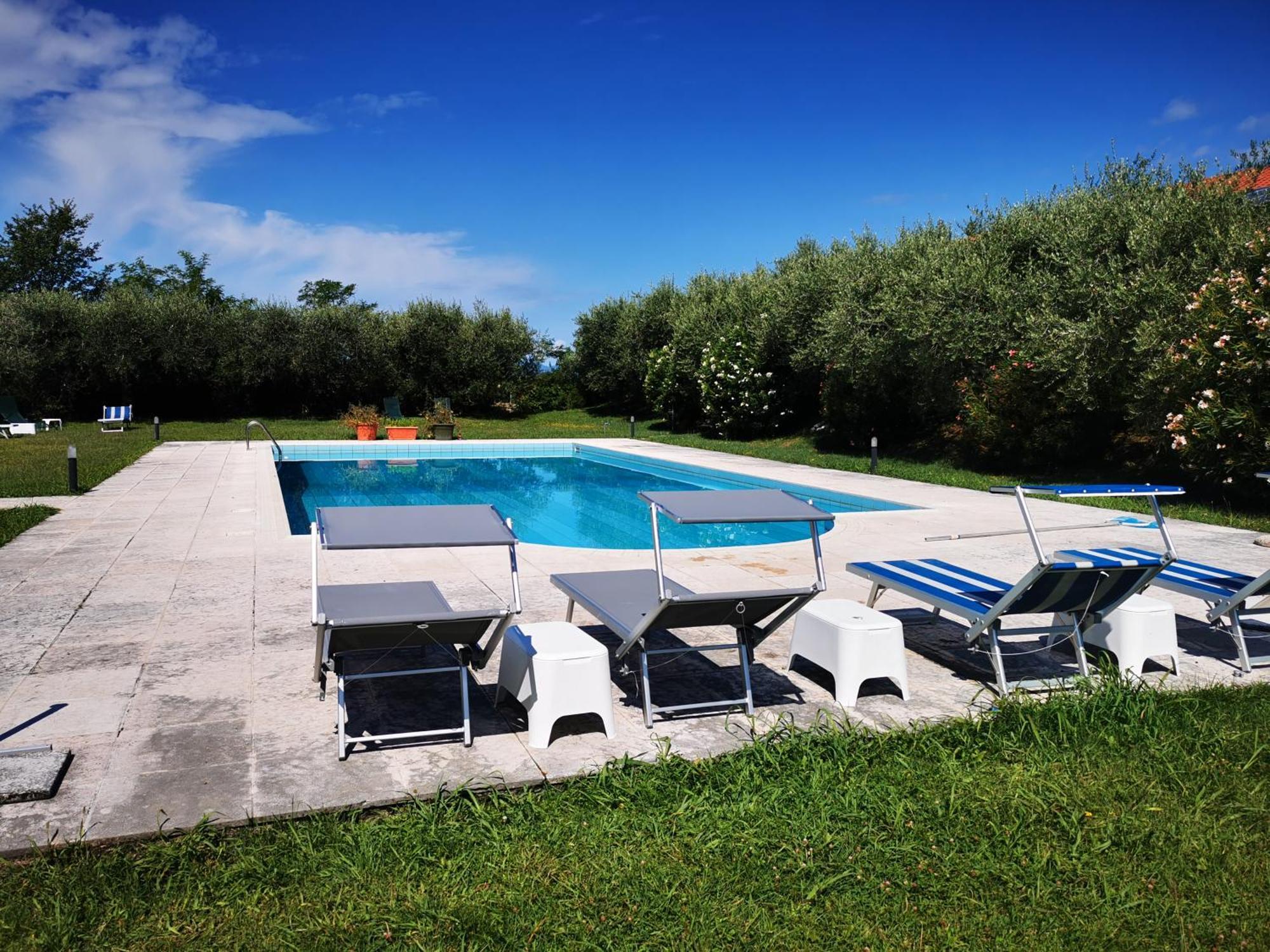 Casa Ghirlanda Con Piscina E Campo Da Tennis Lazise Eksteriør bilde
