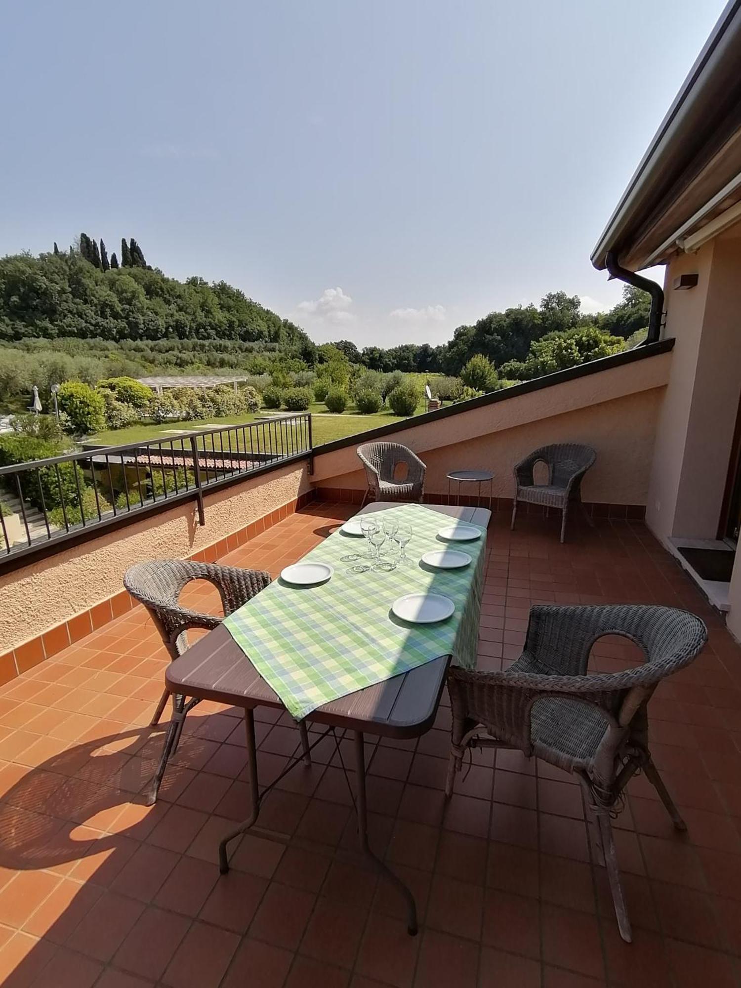 Casa Ghirlanda Con Piscina E Campo Da Tennis Lazise Eksteriør bilde